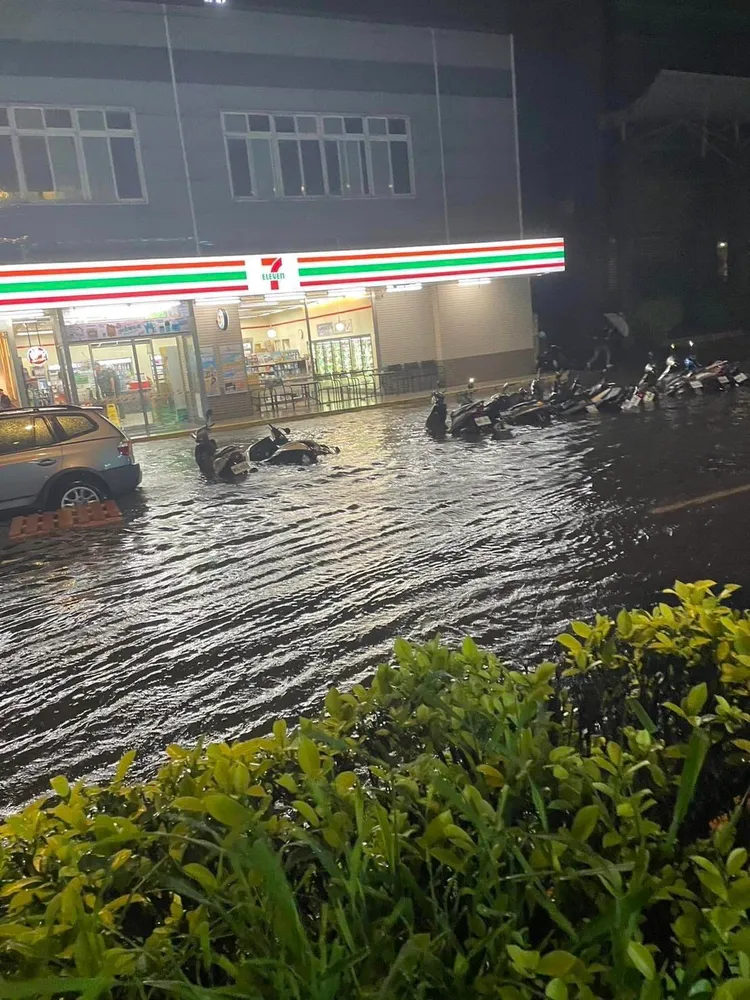 網友說，「這真的變航海門市 7-ELEVEN 航海門市」。翻攝臉書「再出發，蘆竹南崁資訊大小事資訊分享團（2）」