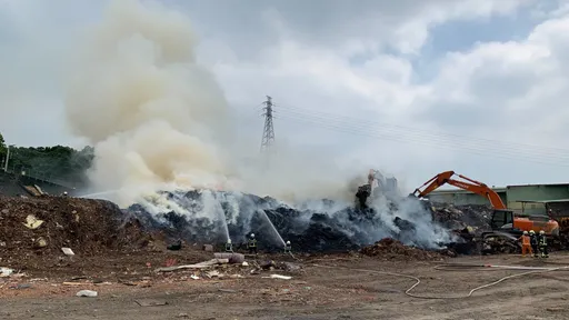 桃园市会稽垃圾场火警　消防人员驰赴抢救