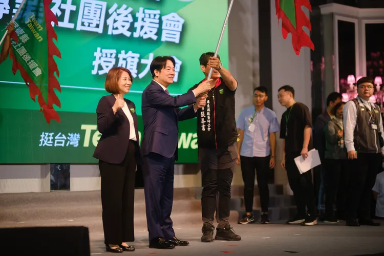 賴清德今日出席「屏東縣信賴台灣之友會暨專業社團後援會成立大會」。民進黨屏東縣黨部提供