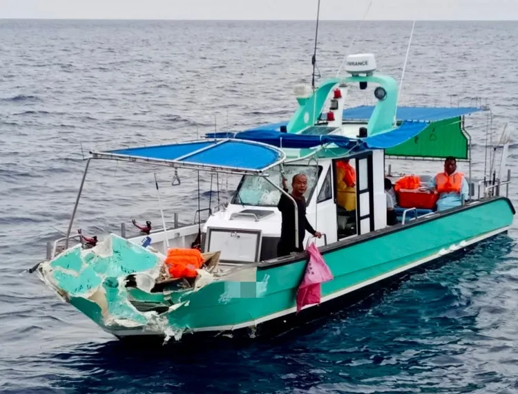 漁船與自用遊艇於興達港西方26浬處發生碰撞。翻攝畫面