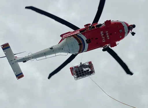 即刻救援！漁船擦撞致5傷　海巡及空勤總隊緊急後送就醫