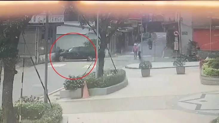 車禍現場監視器畫面。永和警分局提供