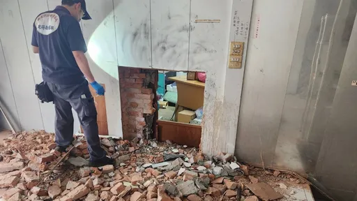 電影《INSIDE MEN》銀樓版!租鄰屋貼裝潢公告 竊嫌花一周鑿洞行竊得手數百萬