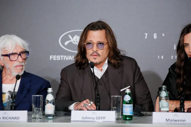 強哥在記者會對提問侃侃而談。達志