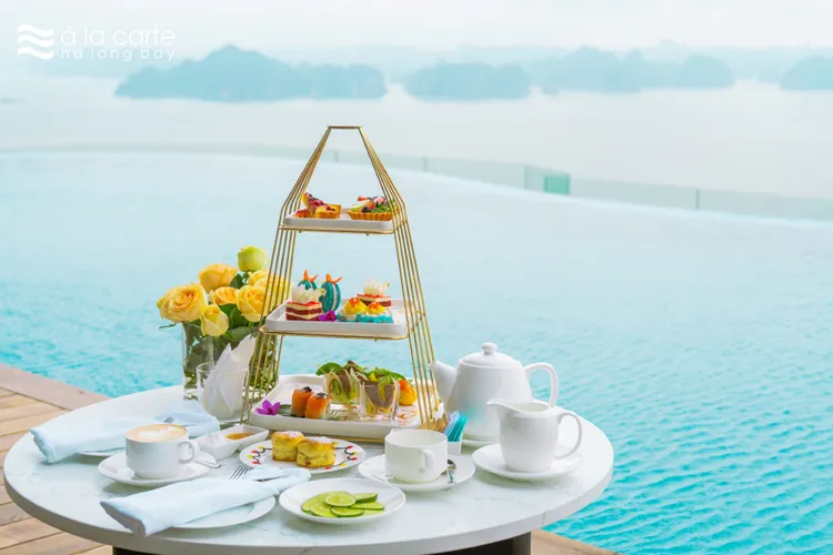 行程將安排旅客於雅菈卡特飯店享用高空下午茶。雅菈卡特提供