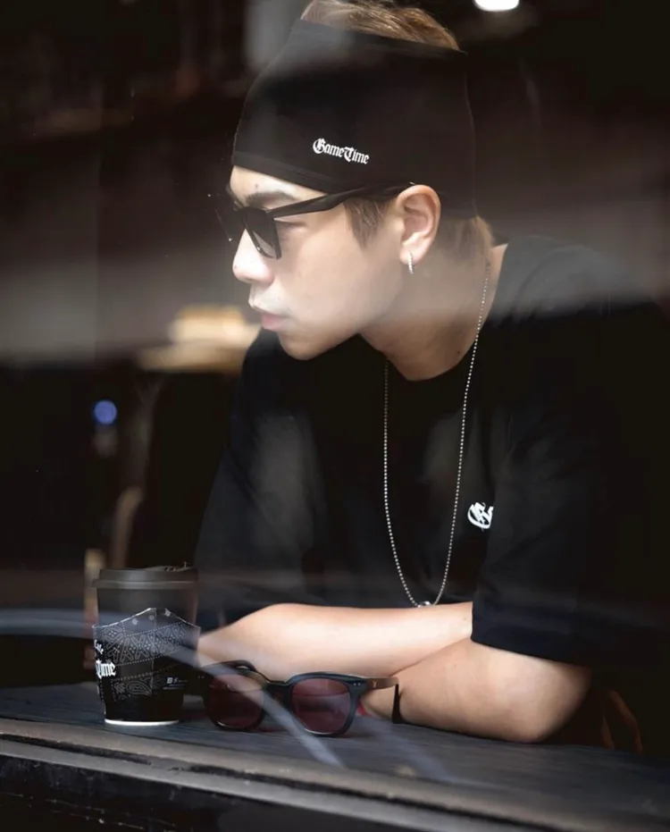 正義的哥哥是張惠妹男友Sam。爾淬咖啡提供