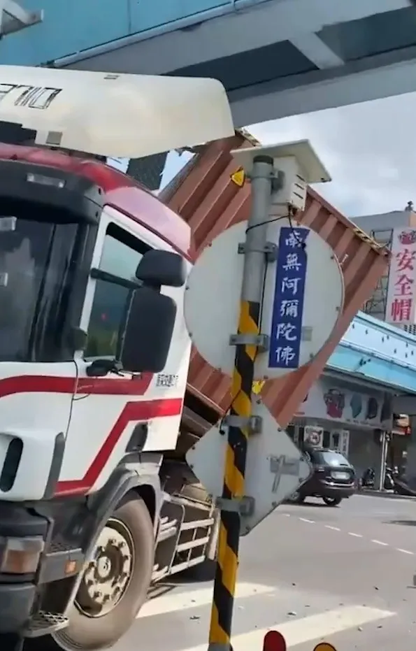 「南無阿彌陀佛」人沒事最重要。Tiktok@游否希crazy520 提供