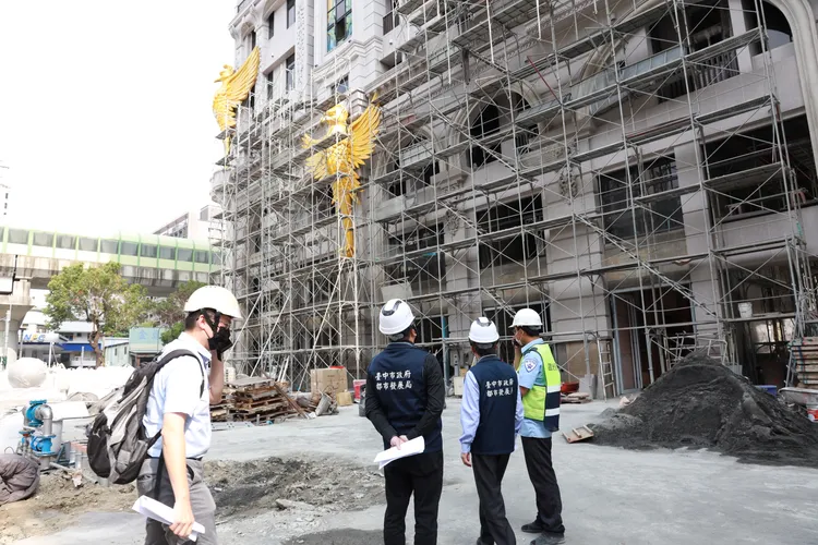 市府也到出事的興富發「文心愛悅」建案稽查。市府提供