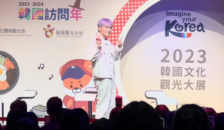 厲旭介紹韓國美食，玩遊戲勁歌熱舞。陳薇安攝