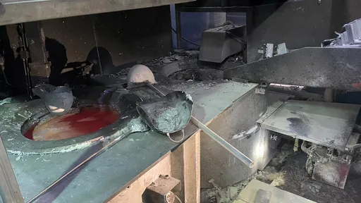 製鋁工廠火警！遇水恐爆炸　員工及時用這東西滅火疏散