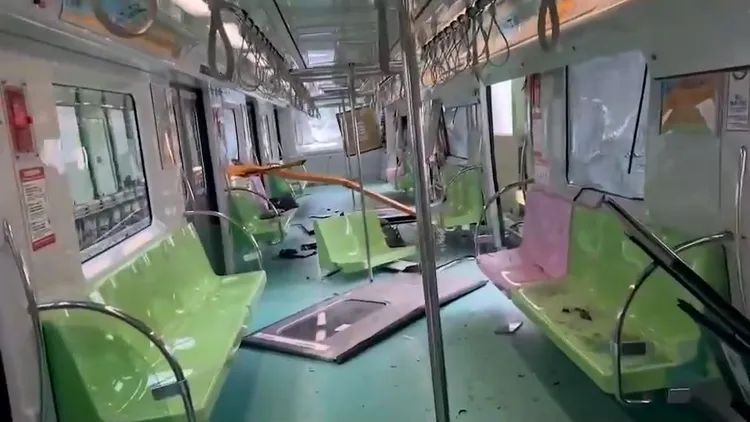 車廂內部滿目瘡痍。民眾提供