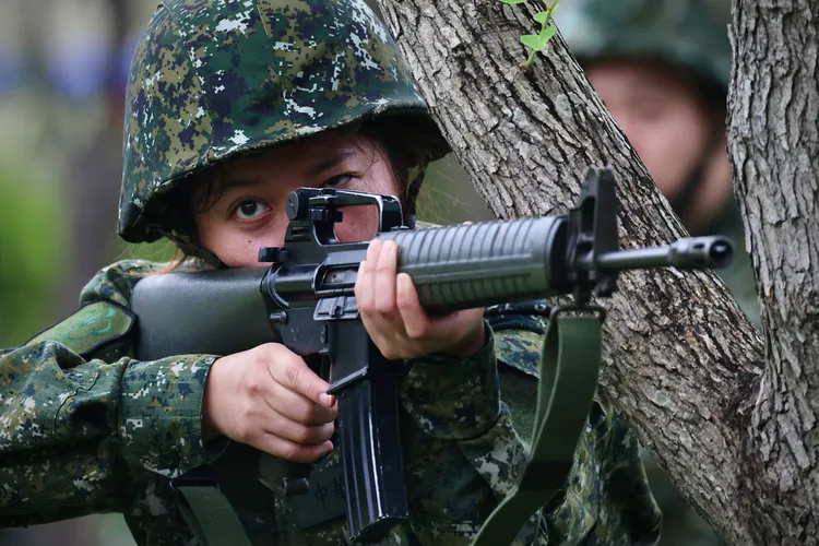 國防部表示，教召依照「後備軍人召集訓練指導大綱」，不分性別。林林攝