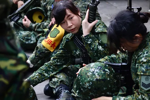 首批女性教召來了!訓練畫面曝光 不分性別「自己國家自己救」