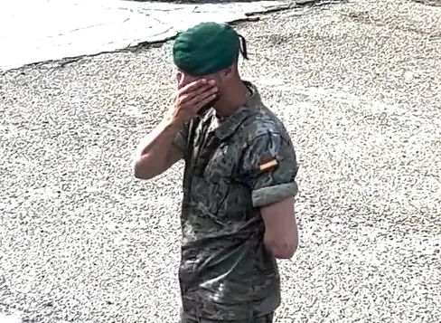 英雄有淚！西班牙軍官忍哭、列隊敬禮　送別結訓烏軍回戰場