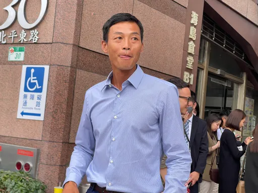盧彥勳現身民進黨中執會! 被問選立委這樣說