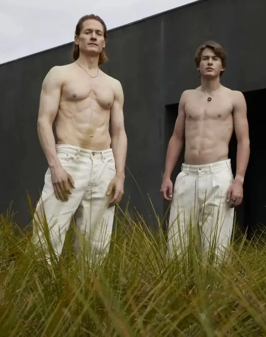 科技富豪強生（左）的回春醫療團隊表示，他的勃起能力就跟17歲的兒子（右）差不多。翻攝Instagram/ Bryan Johnson