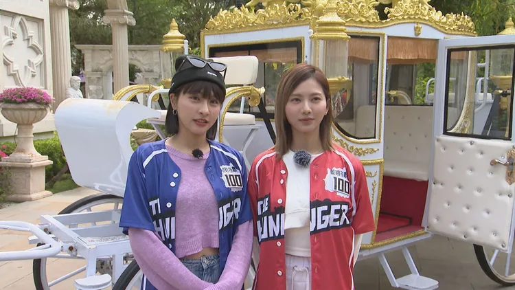 峮峮（左）與蔡黃汝加入主持已2年。中視提供