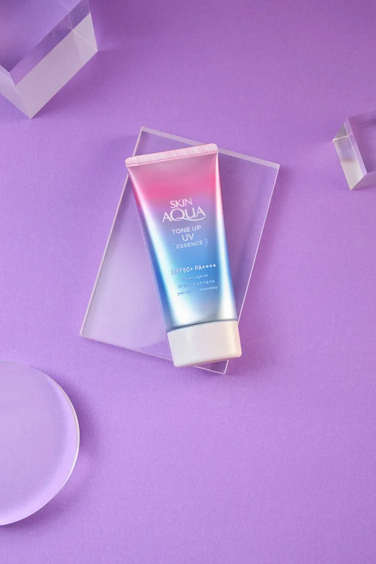 曼秀雷敦水潤肌柔光透亮飾底防曬凝露(薰衣草紫)，售價369元。業者提供