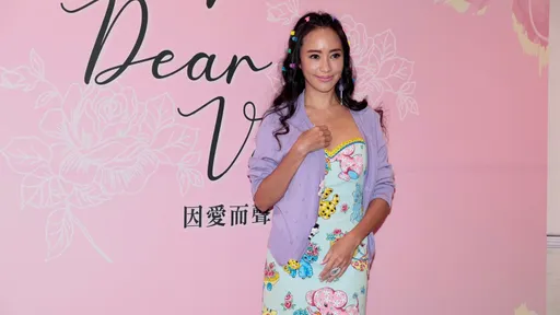 關穎度假曬出一身黑美肌 挺慈善!也不棄王思佳「我相信她」