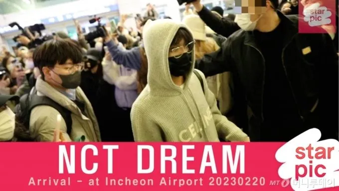 「NCT Dream」2月現身仁川機場時，發生保鑣推傷粉絲事件。翻攝Money Today