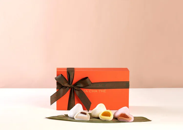 采采食茶裁雲八入禮盒，售價1280元。業者提供