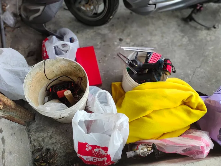 警方起出柯男拆解機車工具。三峽警分局提供