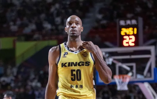 球星戴維斯與前妻拉扯　現行犯送辦！違反家暴法10萬元交保