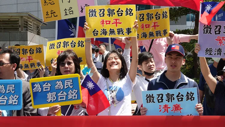 雖然不少郭粉殷盼郭台銘出線，但學者們皆認為郭台銘機率更大。資料照片，莊宗達攝