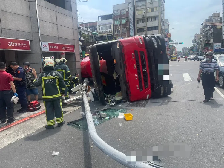 消防人員到場救援。翻攝畫面