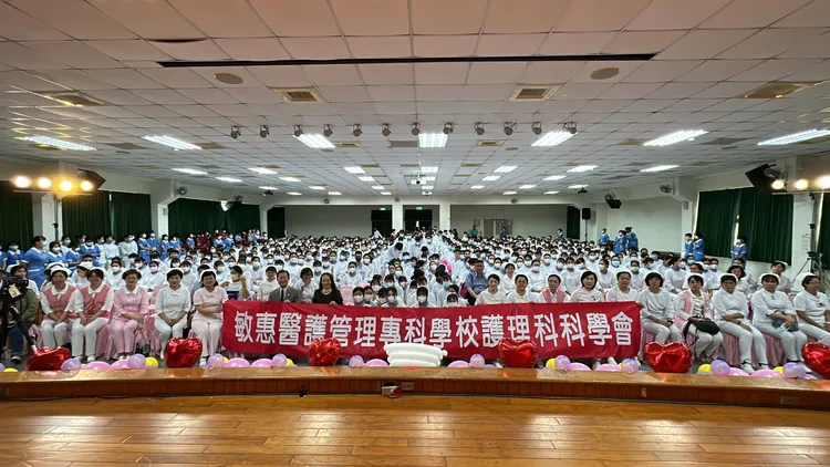 各大醫療院所派代表前來參加加冠典禮。校方提供