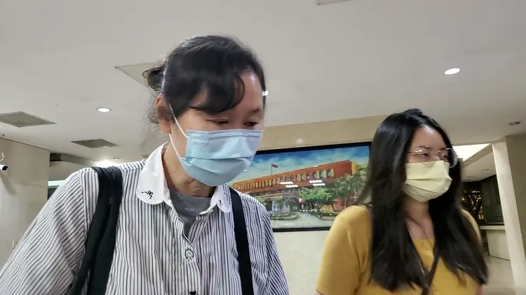 黃志仁妻子劉秋梓(白衣)。呂志明攝