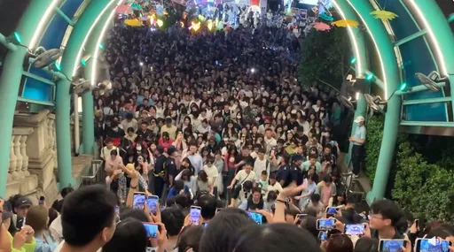 密集恐懼慎入!中國連假湧人潮 網友戲稱「攻打重慶」