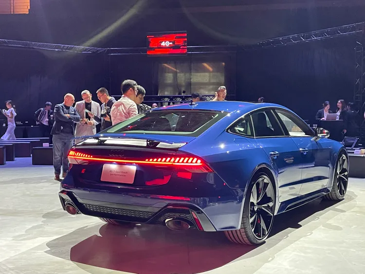 Audi RS 6 Avant performance、RS 7 Sportback performance 標配更具侵略運動氣息的「消光鈦灰套件」。林浩昇攝