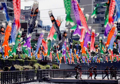 日本黃金周出遊悲劇　高速公路2車對撞起火釀3死