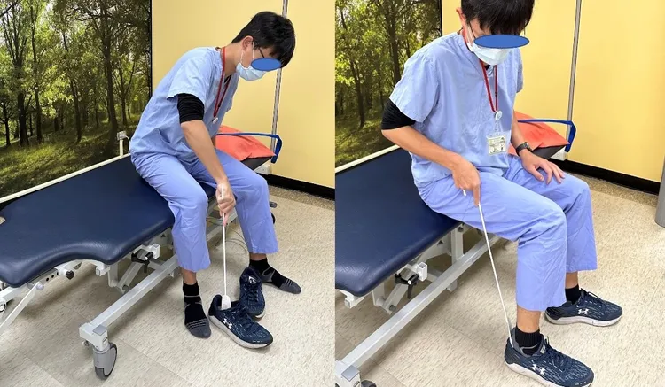 使用長柄鞋拔獨立穿鞋。台灣職能治療學會提供