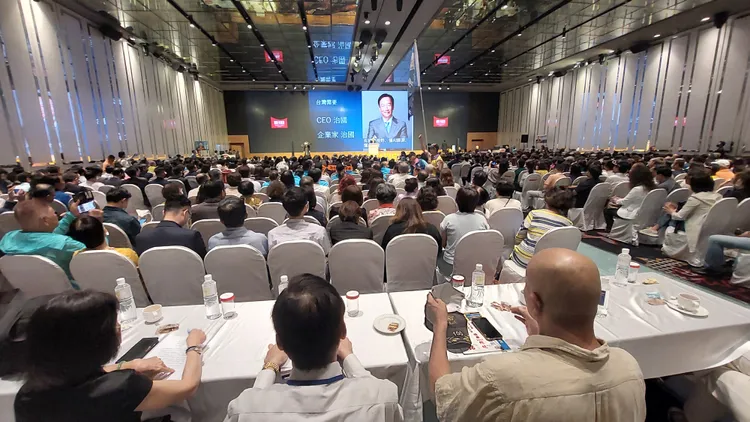 近千位企業界人士聽郭台銘演講。凃建豐攝
