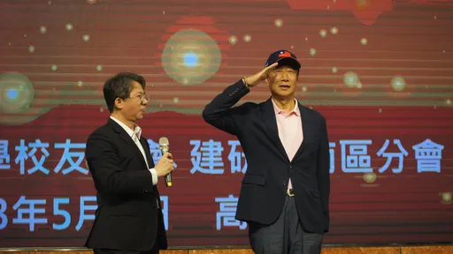 喊當總統AI治國 郭台銘:共軍上岸派機器人應戰