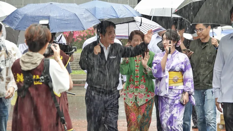 賴清德與民眾互動。莊宗達攝