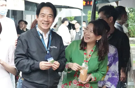 赖清德跑摊亲子园游会 抢攻新住民票仓!谈全糖珍奶这样说