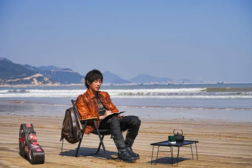 黃品源乘「海盜船」險被巨浪打翻 步步驚心登萬丈涯拍日出