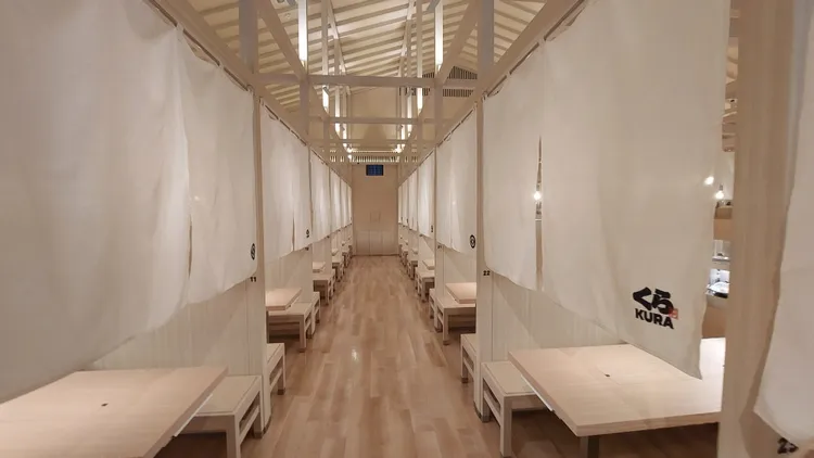 藏壽司採半開放式包廂。凃建豐攝