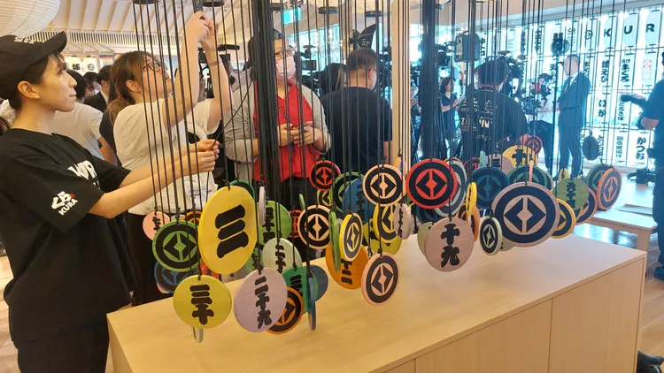 藏壽司兼具美食與娛樂。凃建豐攝