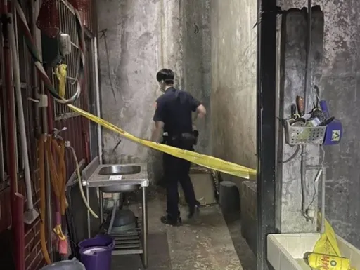 基隆民宅飄怪味!警破門驚見這幕 獨居翁陳屍床上發黑腐爛
