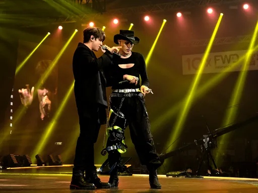 黃宣受邀香港頒獎典禮　合體MIRROR姜濤獲讚