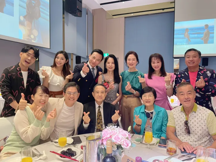 民視製作人和長官及演員都到場獻上祝福。民視提供
