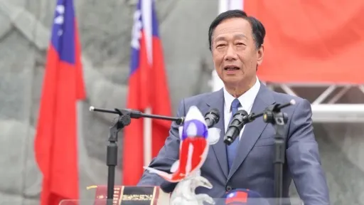 郭台銘曝「和平宣言」喊兩岸重啟談判　綠委拿富士康狠酸：開什麼玩笑