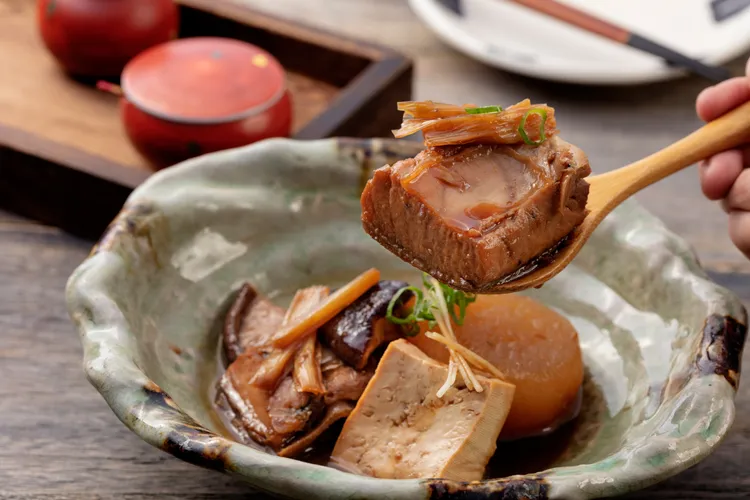 鳥丈-荒煮鮪魚下巴。業者提供