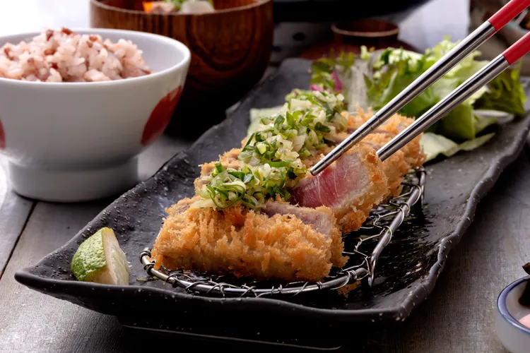 勝勢-蔥鹽鮪魚套餐。業者提供