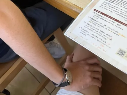 房思琪翻版！高中師摟吻16歲女學生挨告　狼師母竟嗆「我兒瞎了才看上你女兒」