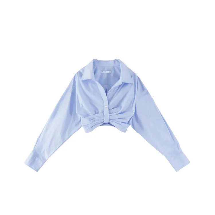 短版扭結襯衫，1萬2800元。品牌提供